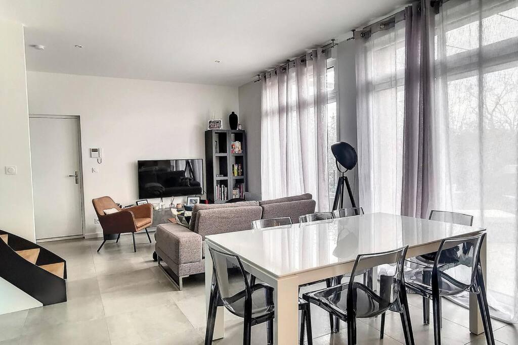 Duplex En Rez De Jardin Apartment Neuville-sur-Saône Екстериор снимка